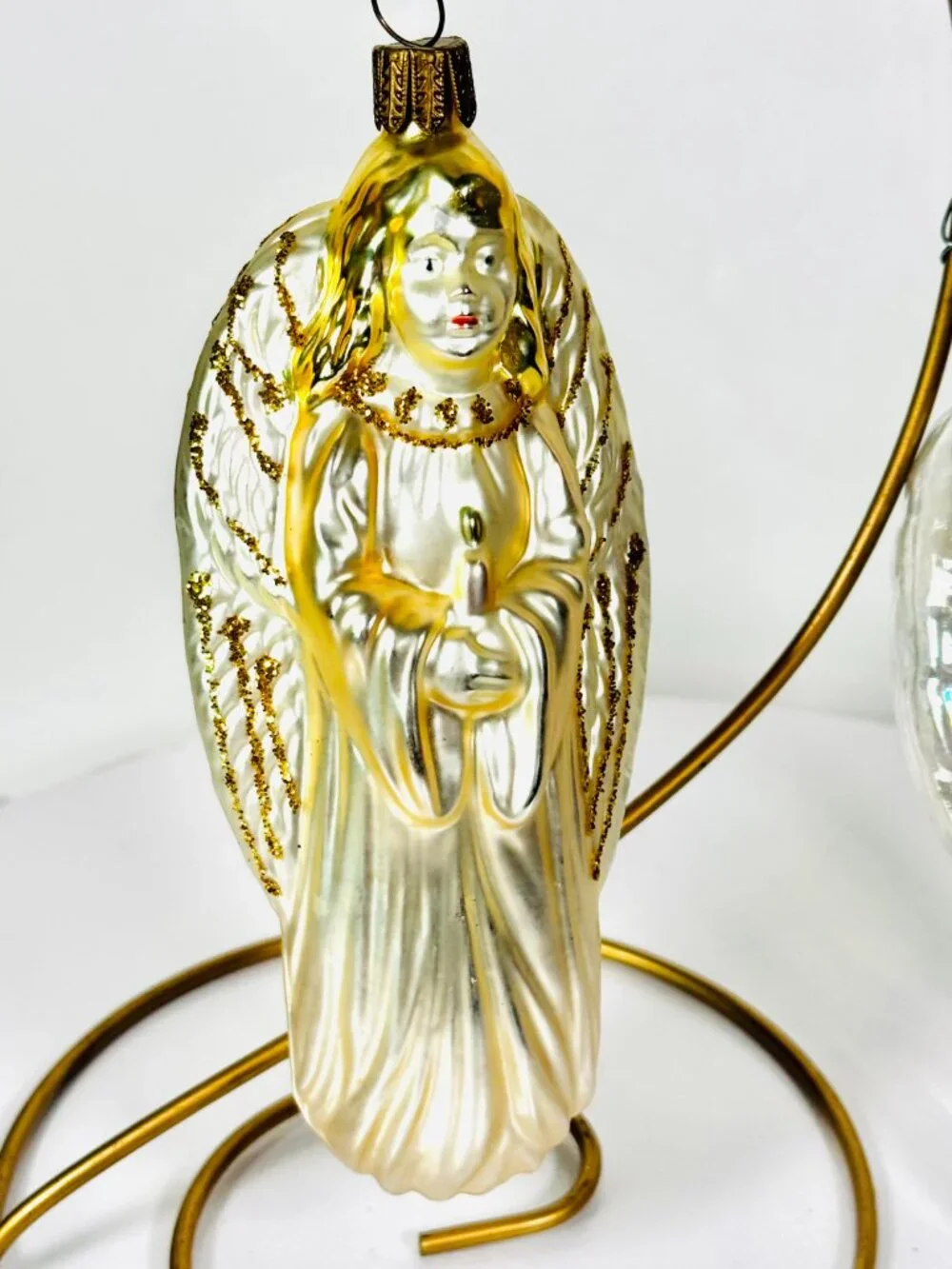 2 Whitehurts Blown Glass 5.5